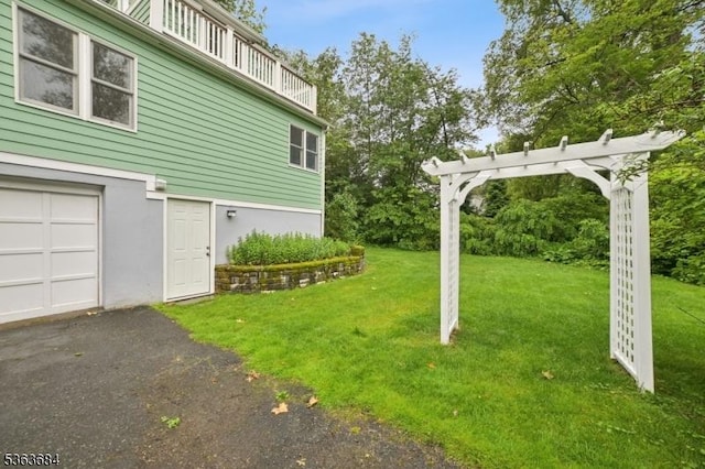 135 Weston Ave, Chatham Boro, NJ 07928 - view of grassy yard featuring a garage