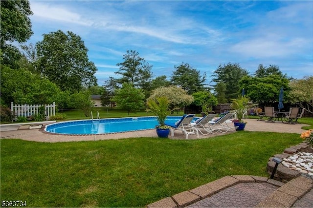 127 Walnut Ave, Franklin Twp, NJ 08873 - swimming pool featuring a patio area
