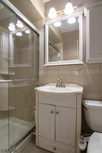 127 Walnut Ave, Franklin Twp, NJ 08873 - full bathroom featuring tile walls, vanity, a shower stall, and decorative backsplash
