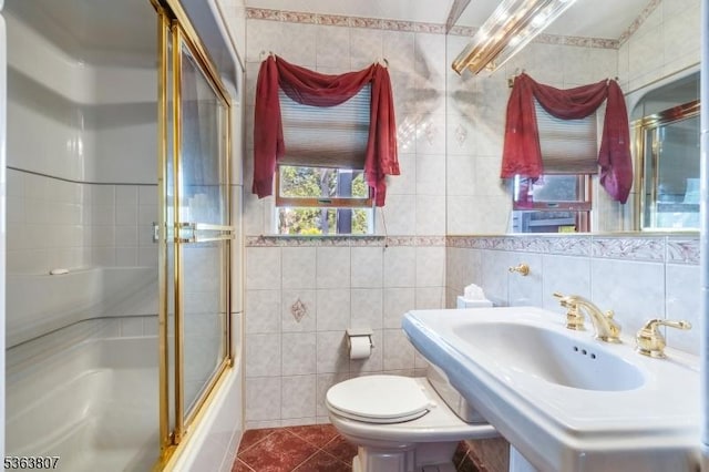 39 Mildred Ter, Clark Twp, NJ 07066 - full bath featuring tile walls, tile patterned flooring, and shower / bath combination with glass door