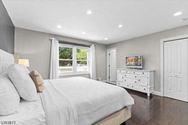 301 Diamond Hill Rd, Berkeley Heights Twp, NJ 07922 - bedroom with dark wood-style flooring, recessed lighting, and a closet