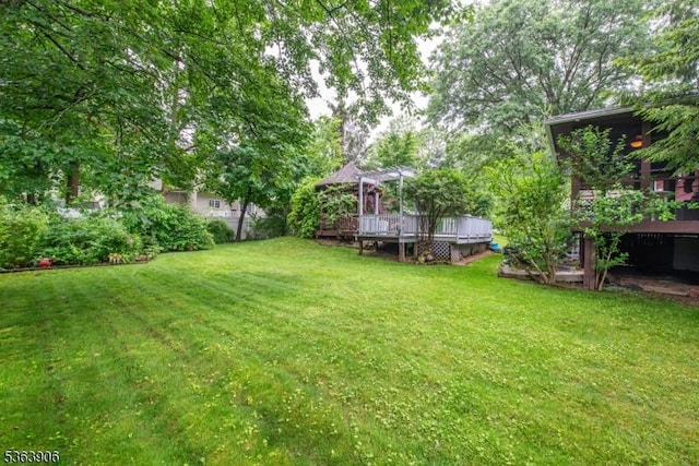 158 Fieldcrest Rd, Parsippany-Troy Hills Twp, NJ 07054 - view of green lawn featuring a wooden deck and a pergola