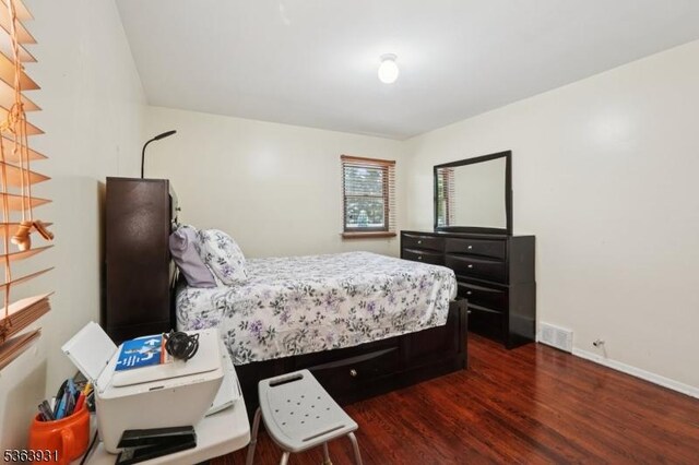 9 Lee Ct, Maplewood Twp, NJ 07040 - bedroom featuring wood finished floors and baseboards