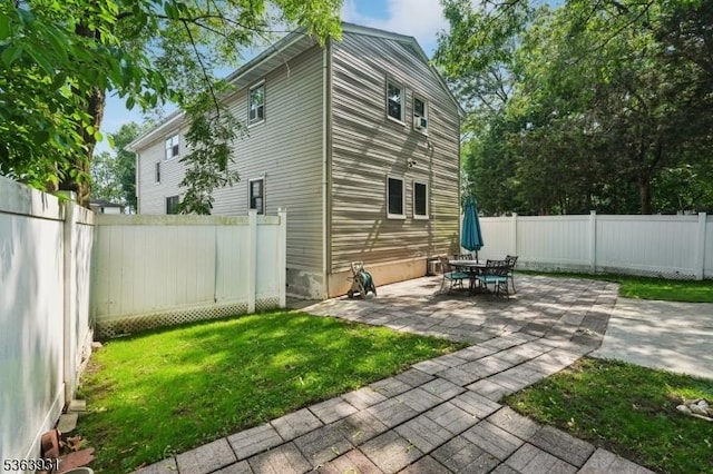 9 Lee Ct, Maplewood Twp, NJ 07040 - fenced backyard featuring a patio