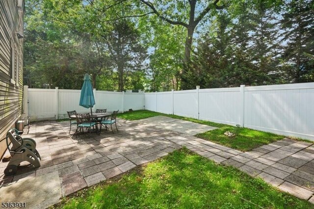 9 Lee Ct, Maplewood Twp, NJ 07040 - fenced backyard featuring a patio