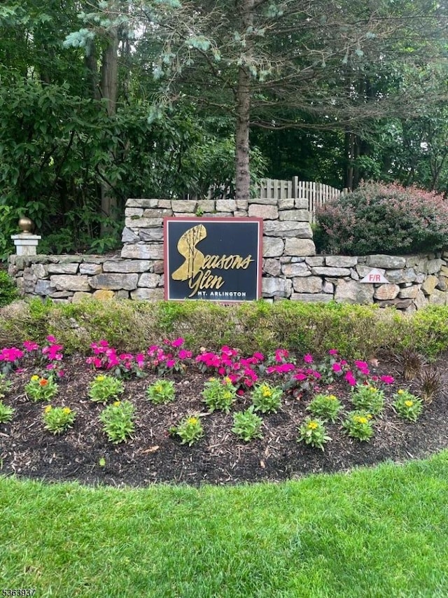 25 Maple Ln, Mount Arlington Boro, NJ 07856 - view of community sign