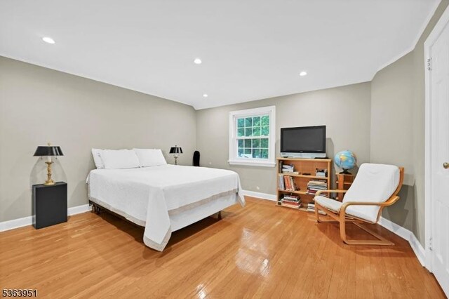 329 Hillside Ave, Livingston Twp, NJ 07039 - bedroom featuring light wood-style floors and recessed lighting