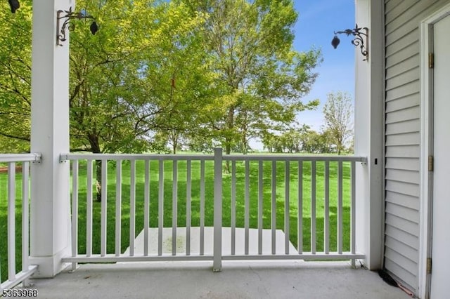 5003 Brookfield Glen Dr, White Twp, NJ 07823 - view of balcony