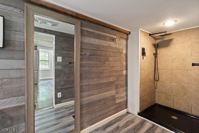 132 Axford Ave, Oxford Twp, NJ 07863 - full bathroom featuring wood finished floors, tiled shower, and baseboards