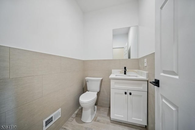 181 Randolph Ave, Mine Hill Twp, NJ 07803 - bathroom featuring vanity, tile walls, and wood finished floors