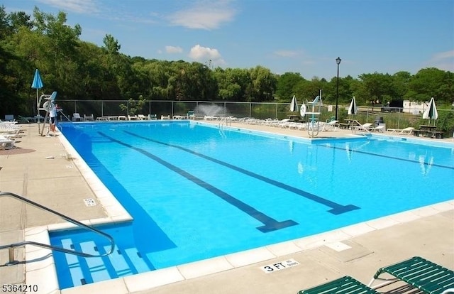 3 Indigo Rd, Allamuchy Twp, NJ 07840 - community pool with a patio
