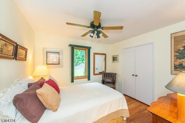 25 Mordaunt Rd, Vernon Twp, NJ 07462 - bedroom with wood finished floors, a closet, and a ceiling fan