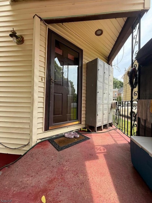 33 Fisher Ave, Bound Brook Boro, NJ 08805 - doorway to property