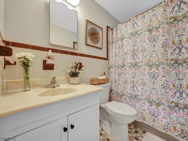 23 Felter Pl, Jefferson Twp, NJ 07849 - full bathroom with vanity, a wainscoted wall, a shower with shower curtain, and tile walls
