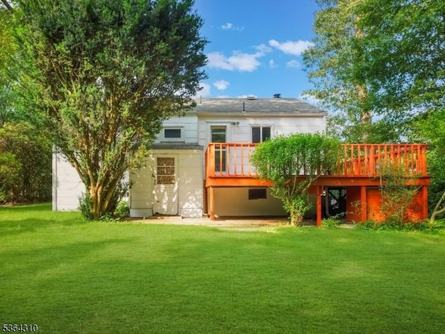 23 Felter Pl, Jefferson Twp, NJ 07849 - back of property with a yard and a wooden deck