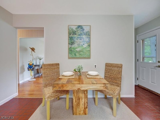 23 Felter Pl, Jefferson Twp, NJ 07849 - dining area with baseboards
