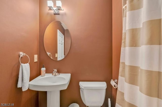 7 Whalen Ct, West Orange Twp, NJ 07052 - bathroom with a shower with shower curtain