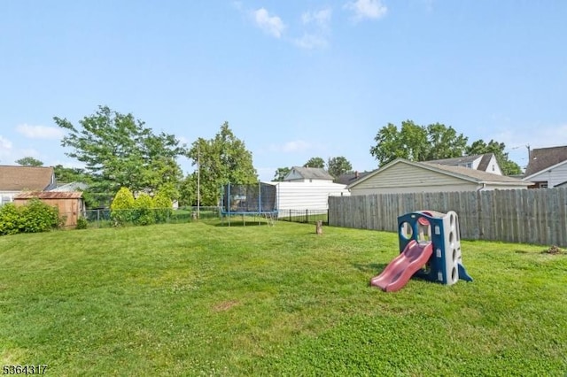 520 Marion St, Bound Brook Boro, NJ 08805 - fenced backyard with a trampoline