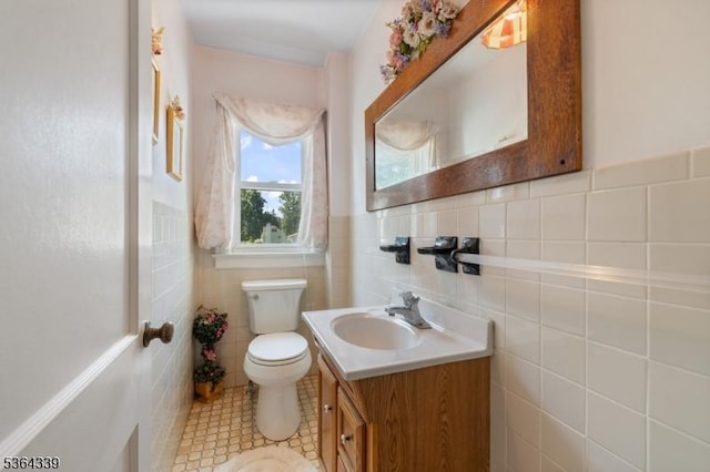 87 S Ridgedale Ave, East Hanover Twp, NJ 07936 - bathroom featuring tile walls, vanity, and tile patterned floors