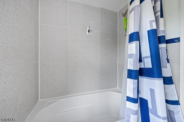 231 Woods Rd, Hillsborough Twp, NJ 08844 - full bath featuring shower / bath combo with shower curtain