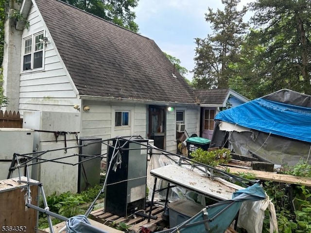45 Half Way House Rd, Franklin Twp, NJ 07882 - rear view of house featuring a shingled roof
