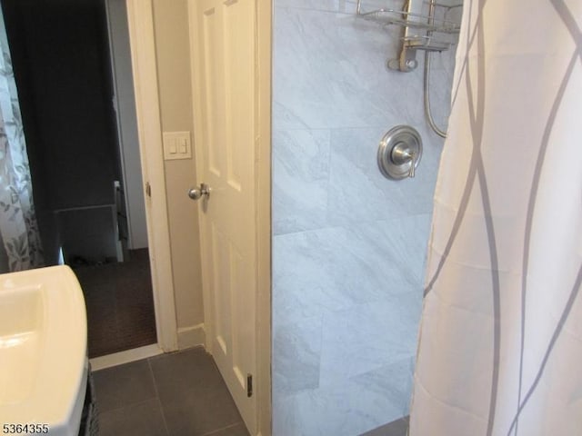 7 Brunswick Ave, Union Twp, NJ 07088 - bathroom with tiled shower and tile patterned flooring