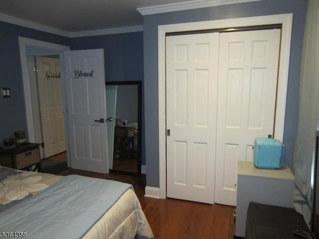 7 Brunswick Ave, Union Twp, NJ 07088 - bedroom with wood finished floors, a closet, and ornamental molding