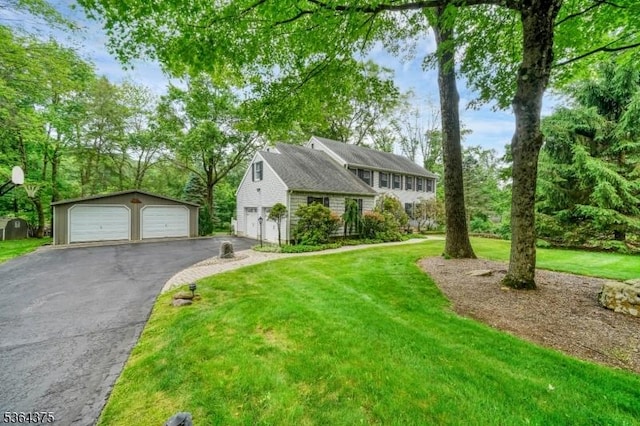 125 Drakestown Rd, Washington Twp, NJ 07853 - view of front of home with an outbuilding, a front yard, and a detached garage