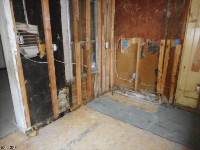 77 Garside St, Newark City, NJ 07104 - view of miscellaneous room