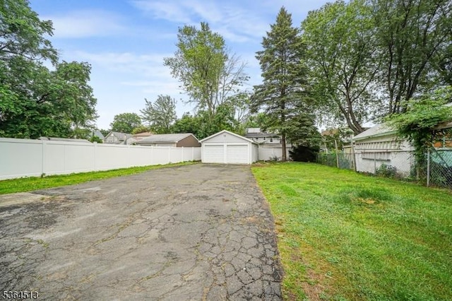 125 Birch St, Bloomfield Twp, NJ 07003 - view of yard with a garage