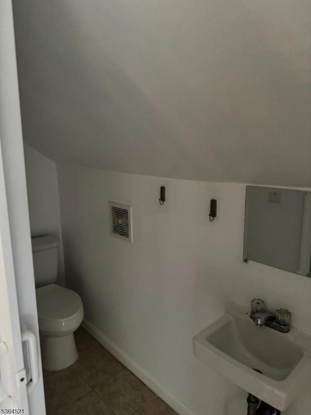226 N 3rd Ave, Manville Boro, NJ 08835 - bathroom featuring tile patterned floors and vaulted ceiling