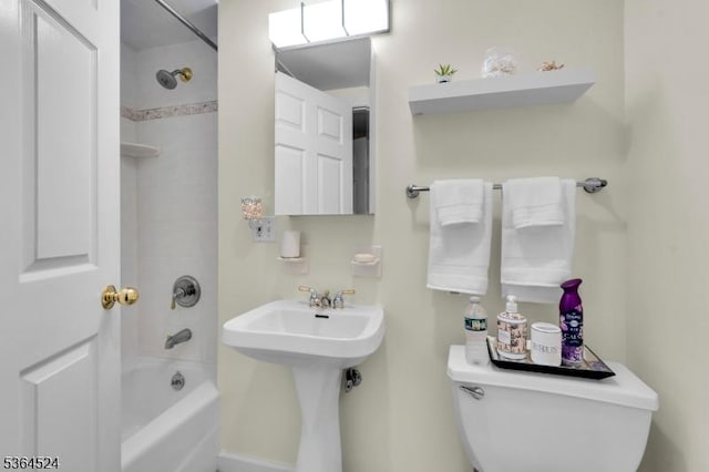 32 Sanford Dr, Randolph Twp, NJ 07869 - full bathroom featuring toilet and shower / washtub combination