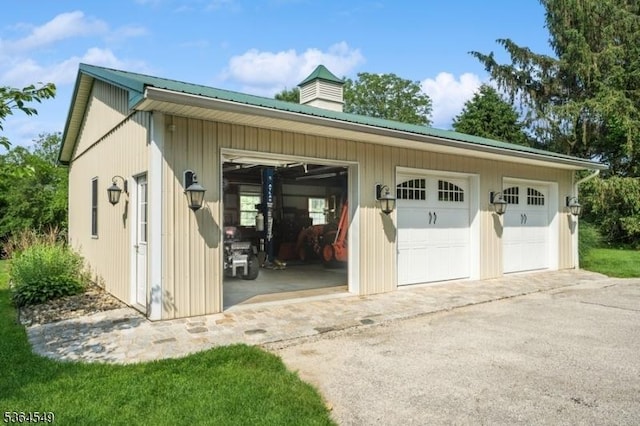 5 Woodland Rd, Franklin Twp, NJ 08867 - view of garage