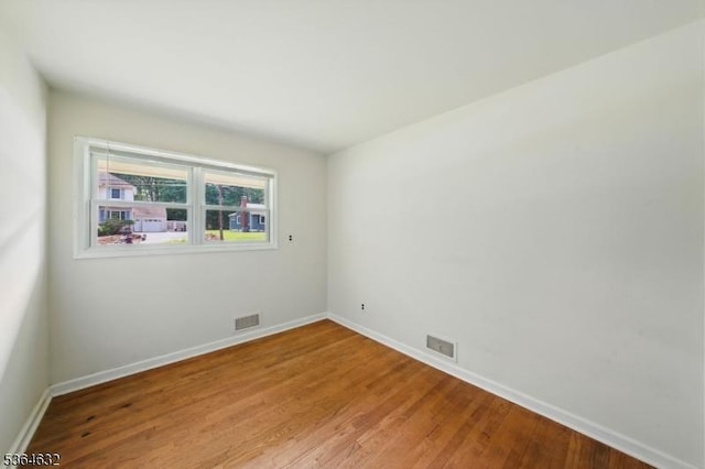 89 Fieldcrest Rd, Parsippany-Troy Hills Twp, NJ 07054 - unfurnished room featuring baseboards and light wood-style floors