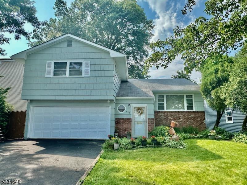 536 Lehigh Ave, Union Twp, NJ 07083 - split level home featuring brick siding, asphalt driveway, and a garage