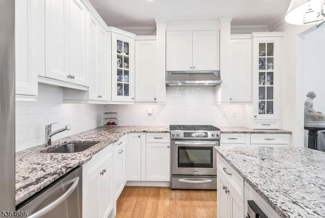 19 Whitney Farm Pl, Morris Twp, NJ 07960 - kitchen with stainless steel appliances, under cabinet range hood, white cabinets, backsplash, and ornamental molding
