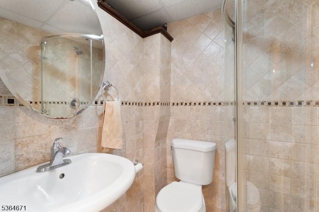608 Faitoute Ave, Roselle Park Boro, NJ 07204 - bathroom featuring a shower stall and tile walls