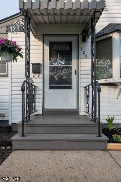 123 Baier Ave, Franklin Twp, NJ 08873 - property entrance