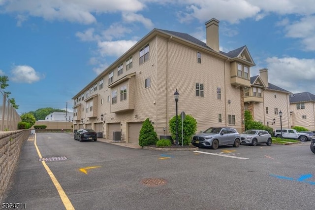 746 Green Ln, Union Twp, NJ 07083 - view of property with uncovered parking and a residential view