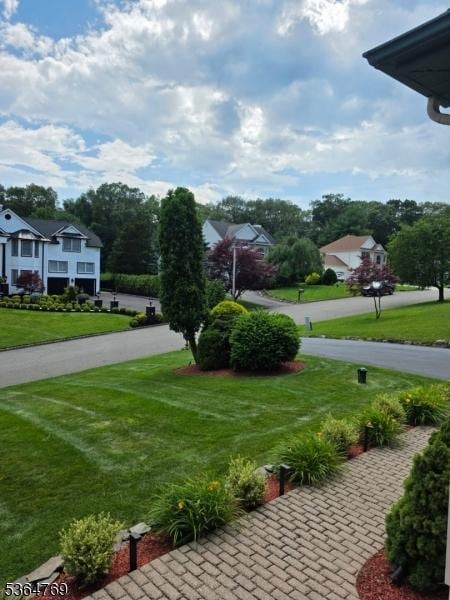 6 Anna Rose Ct, Bloomingdale Boro, NJ 07403 - view of community featuring a yard