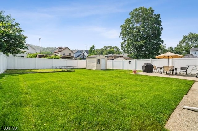 458 Midland Ave, Pompton Lakes Boro, NJ 07442 - fenced backyard with a patio and a storage shed