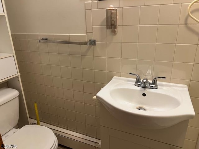 797 Chestnut St, Union Twp, NJ 07083 - half bathroom featuring tile walls and vanity