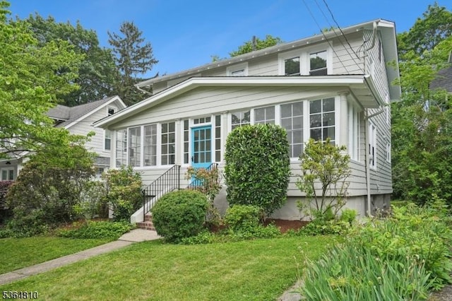26 Saint Lawrence Ave, Maplewood Twp, NJ 07040 - view of front of house with a sunroom and a front lawn