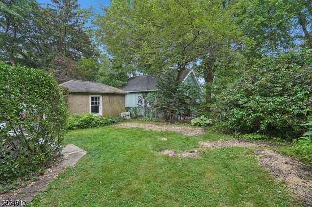 26 Saint Lawrence Ave, Maplewood Twp, NJ 07040 - view of green lawn