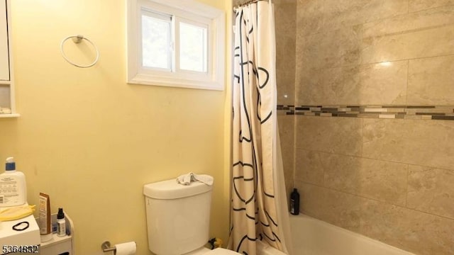 1371 Clinton Ave, Irvington Twp, NJ 07111 - full bathroom featuring toilet and shower / bathtub combination with curtain