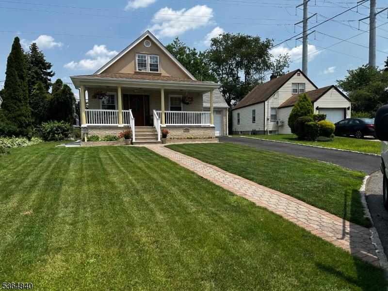192 Beech St, Belleville Twp, NJ 07109 - bungalow featuring covered porch, a detached garage, and a front lawn