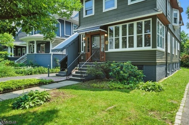 9 Vincent Pl, Montclair Twp, NJ 07042 - view of front facade with a front lawn