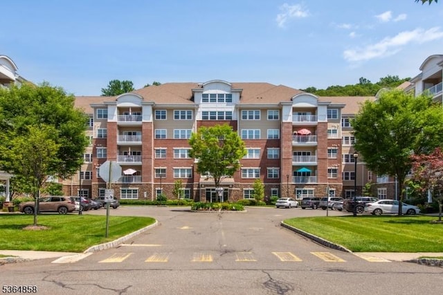 1409 Warrens Way Unit 1409, Wanaque Boro, NJ 07465 - view of apartment building / complex featuring uncovered parking