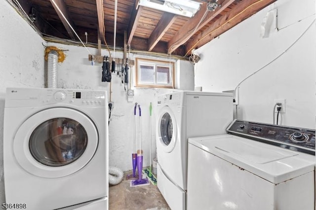 1221 Kelly St, Union Twp, NJ 07083 - laundry area with washer and clothes dryer