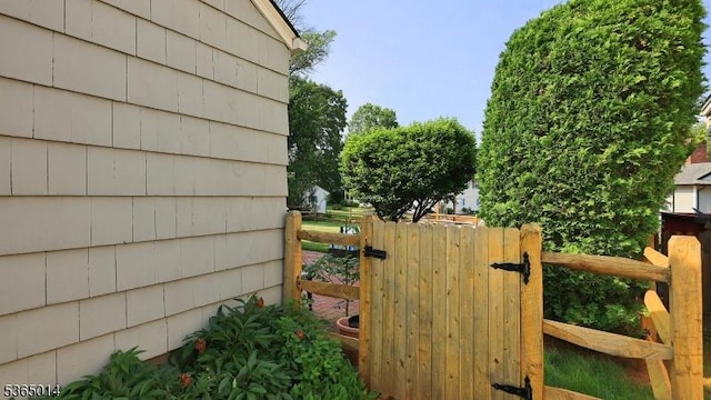 120 Meadowbrook Dr, North Plainfield Boro, NJ 07062 - exterior view of a gate